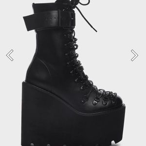 Doll Skill Traitor boots/Current Mood/Size 5